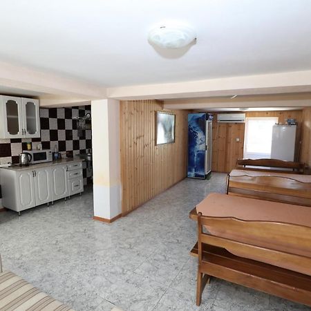 غوداوتا Rozalin Guest House المظهر الخارجي الصورة