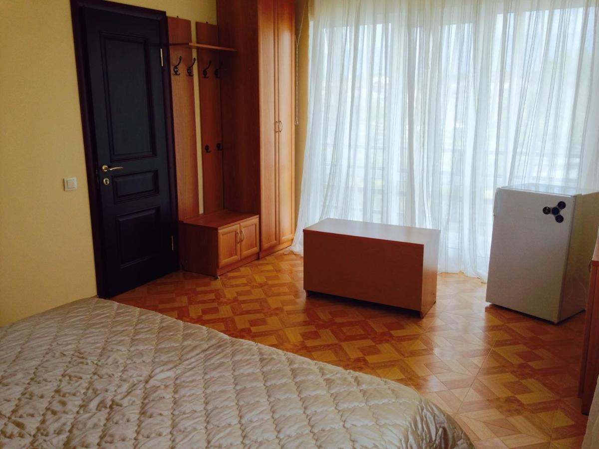 غوداوتا Rozalin Guest House الغرفة الصورة