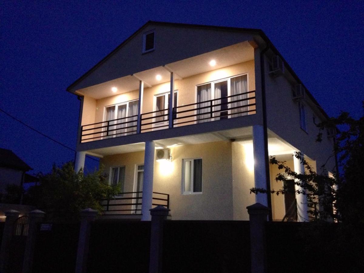 غوداوتا Rozalin Guest House المظهر الخارجي الصورة