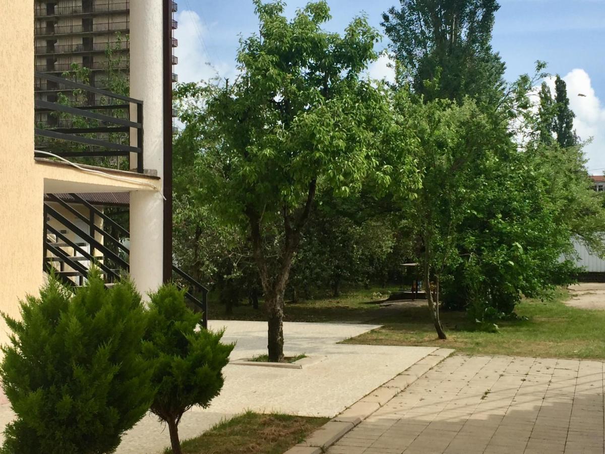 غوداوتا Rozalin Guest House المظهر الخارجي الصورة