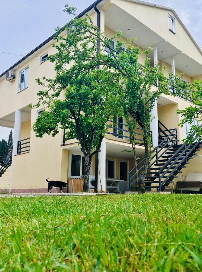غوداوتا Rozalin Guest House المظهر الخارجي الصورة
