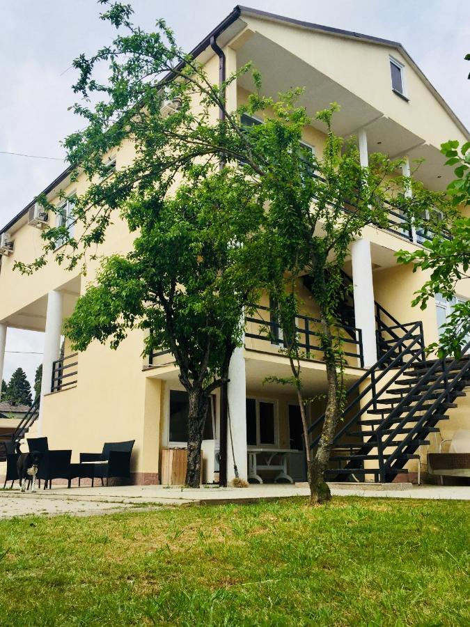 غوداوتا Rozalin Guest House المظهر الخارجي الصورة