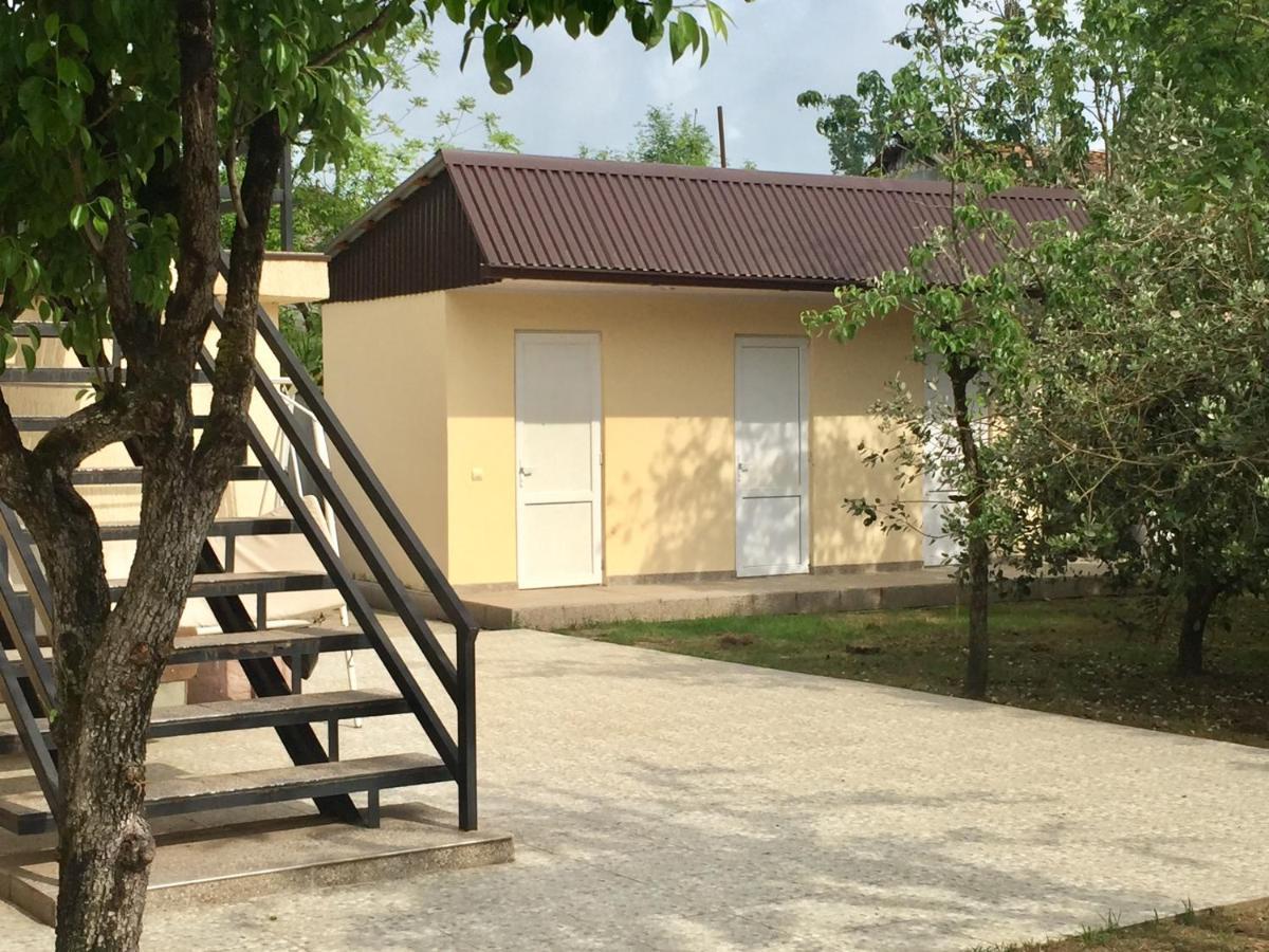 غوداوتا Rozalin Guest House المظهر الخارجي الصورة