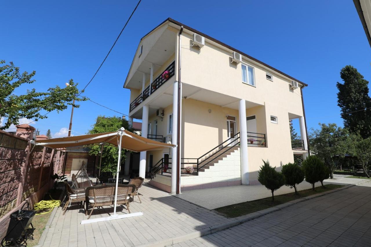 غوداوتا Rozalin Guest House المظهر الخارجي الصورة